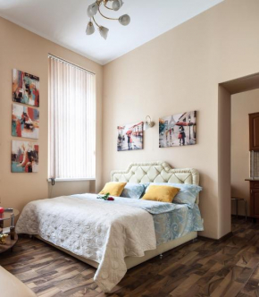 Отель Queens Apartments  Львов